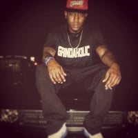GRINDAHOLIC BLACK/WHITE