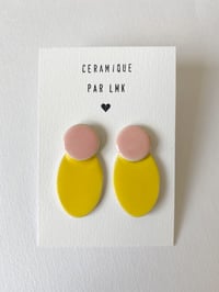 Paire de boucles d’oreilles céramique COLLA rose et jaune mat