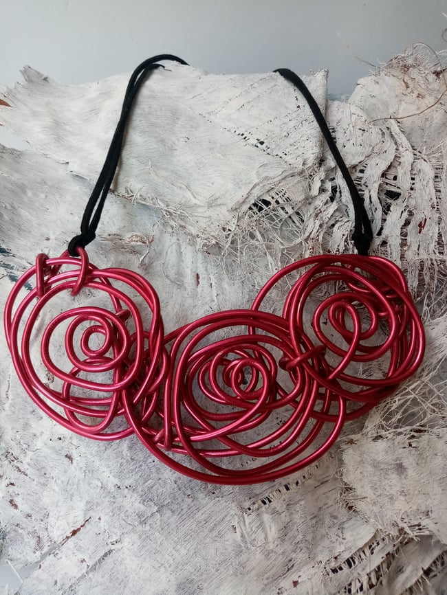 Collar  Abstracto (Rojo / Verde / Negro)