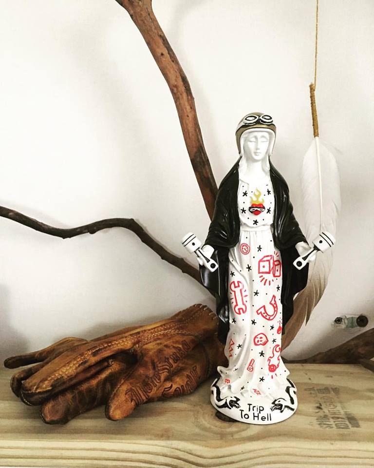 Image of Virgen de los Pistones© black shawl