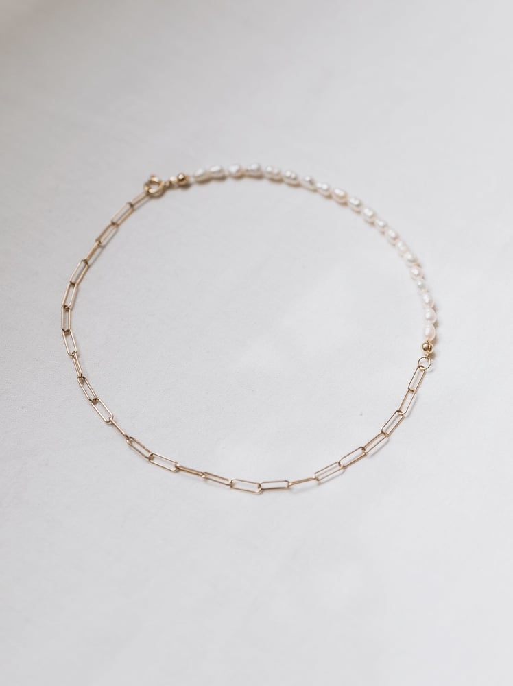 Image of Choker pearls + chain