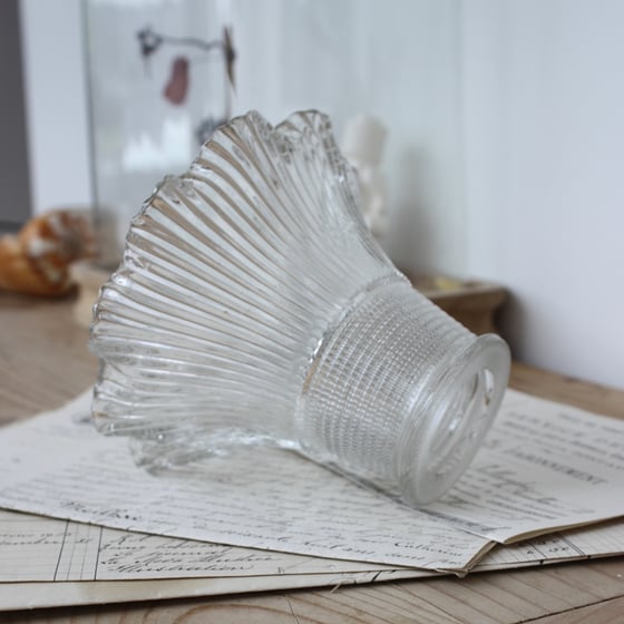 Image of Tulipe en verre moulé Holophane.