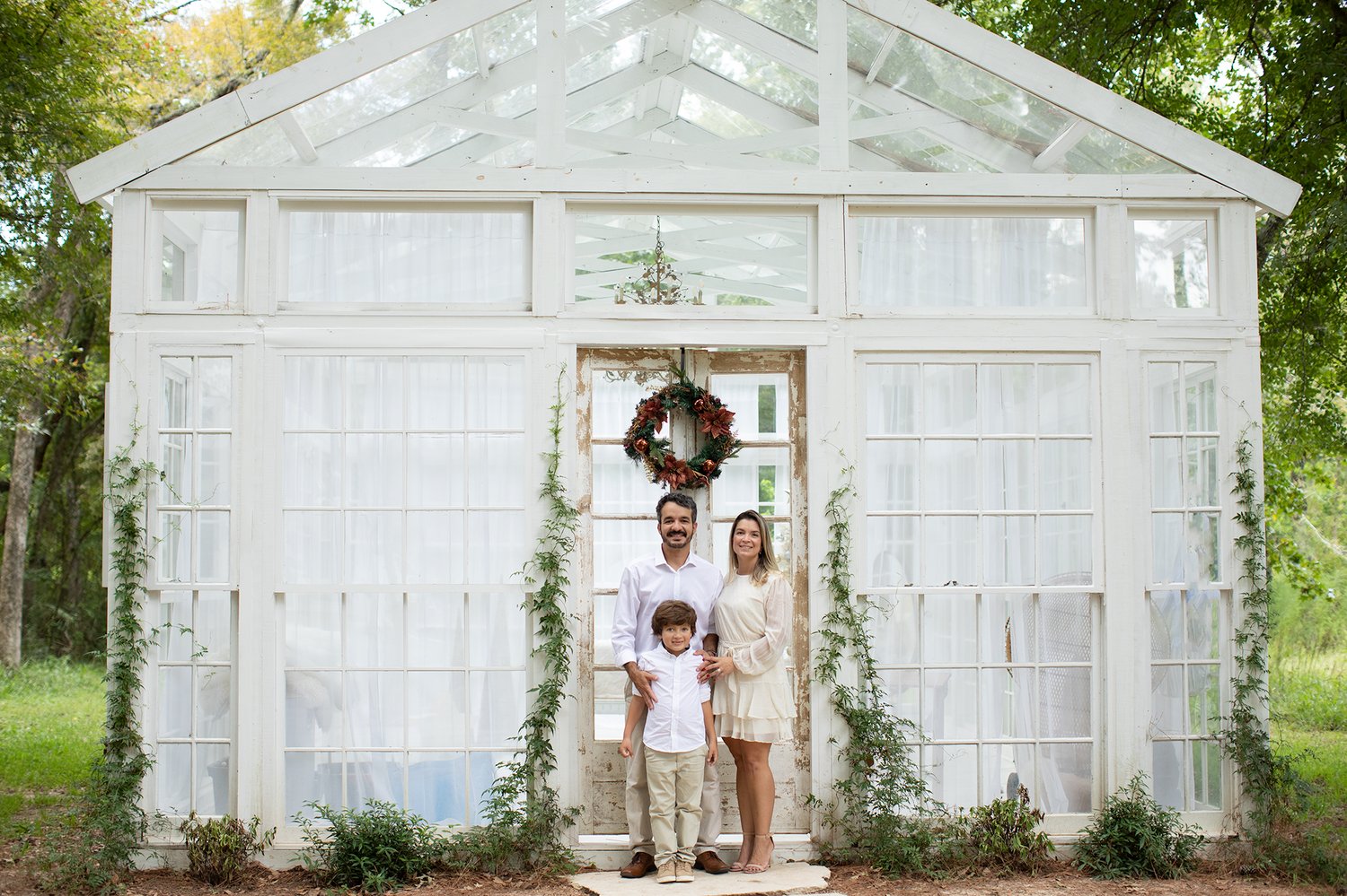 Image of CHRISTMAS MINI SESSIONS IN A GRASS GREEN HOUSE - DEPOSIT 