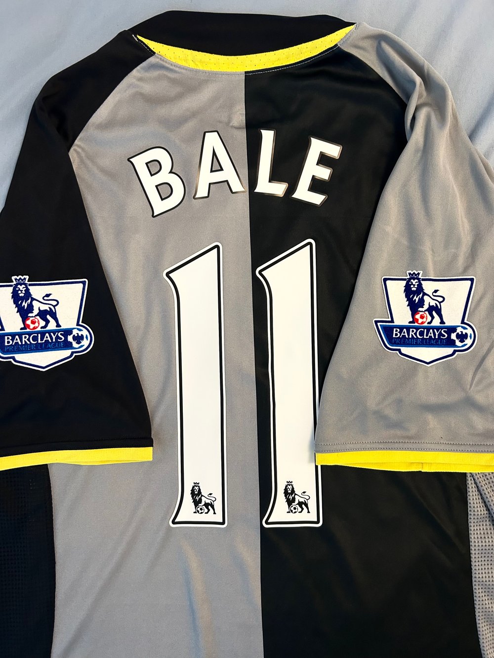 Image of Tottenham Hotspur “BALE 11” 2012/13 Third Shirt + patches (XL)