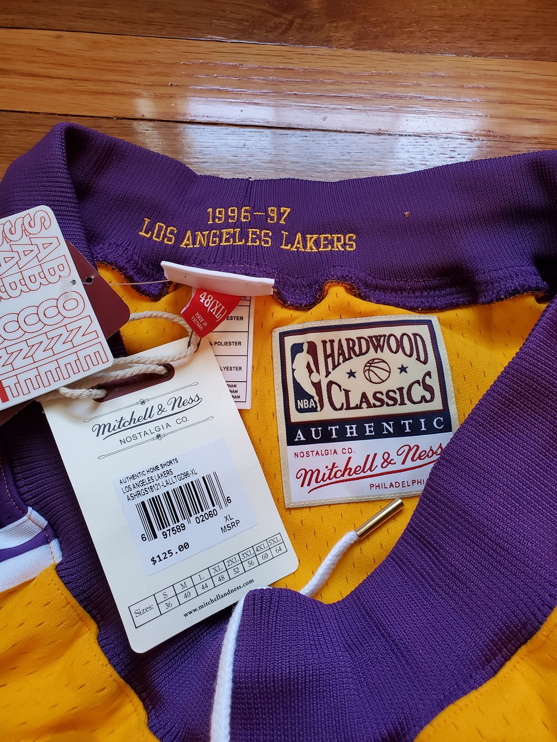 Image of Lakers Mitchell and Ness short Sz.XL