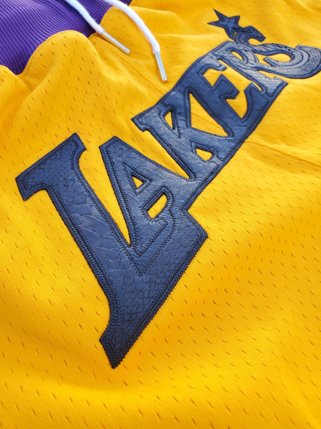 Image of Lakers Mitchell and Ness short Sz.XL