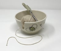 Image 5 of Bee decorated STRING Bowl