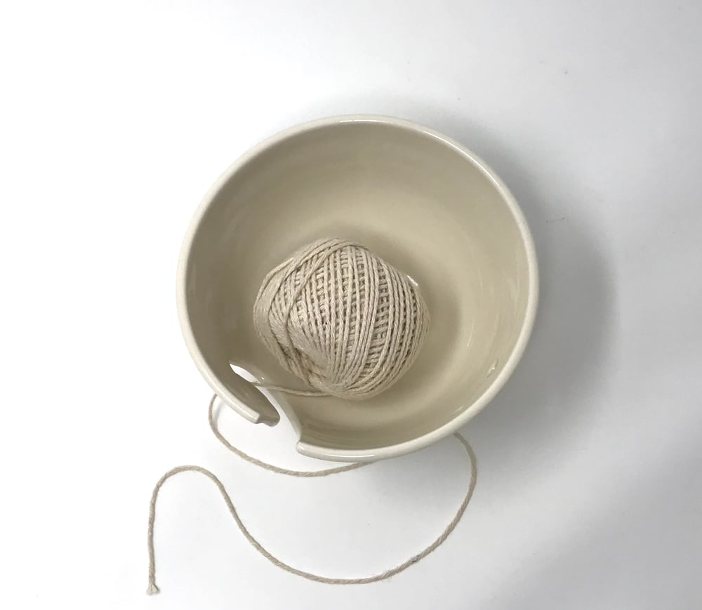 Bee decorated STRING Bowl | Ebsworth Pots