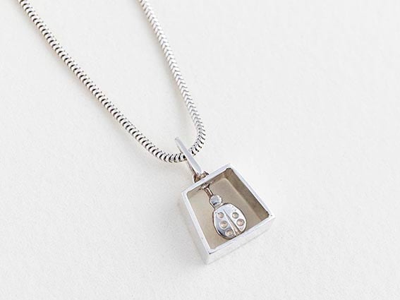 Swinging pendant (square)