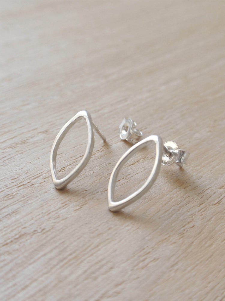 Image of Openwork Ogival Classic Earrings