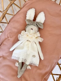 Image 1 of LAPINE LIN BLANC TENUE DENTELLE 