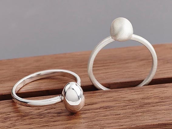 Round or oval pebble ring