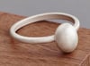 Round or oval pebble ring