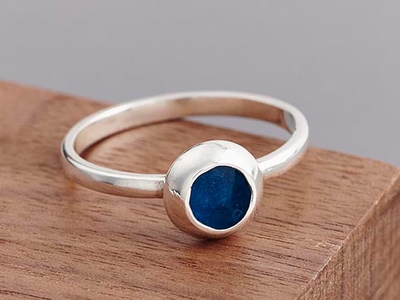 Full cup round enamel ring