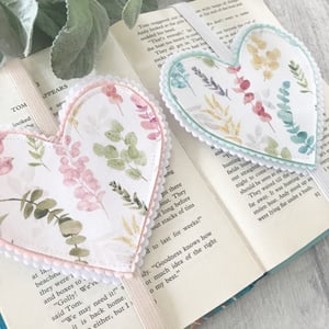 Image of Wild foliage Heart Bookmarks