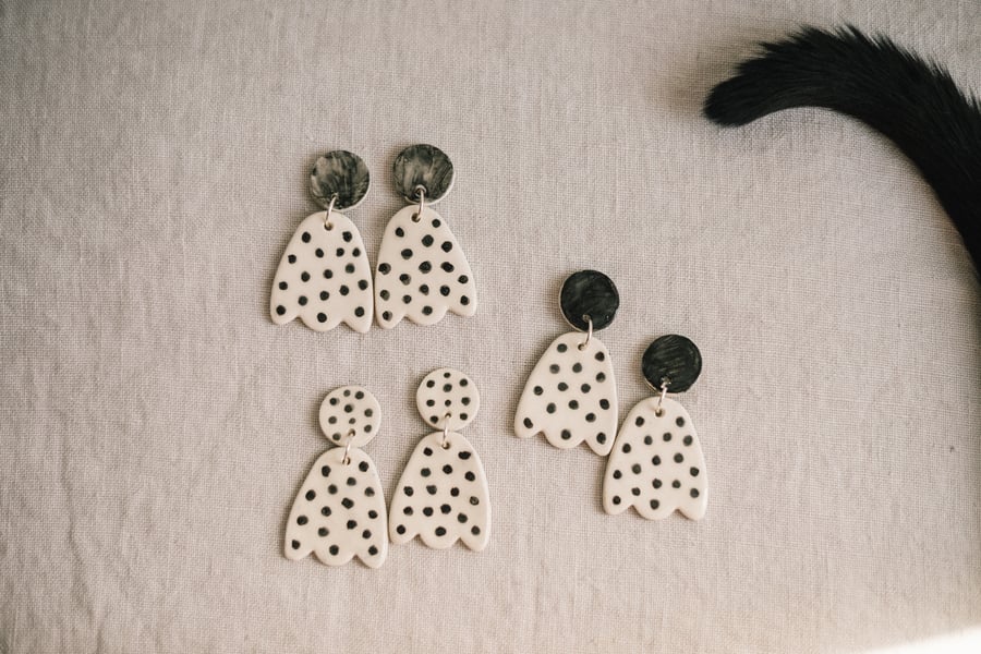 Image of CLAY EARRINGS: Modelo Petal Dots