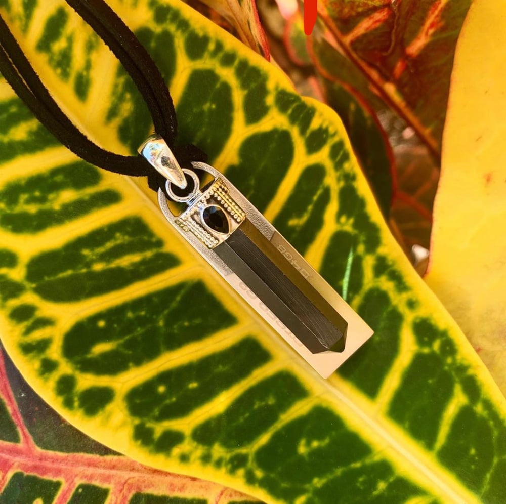 Image of HEMATITE & ONYX 64GB 3.0 USB NECKLACE 