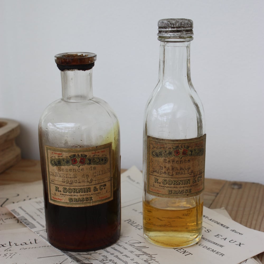 Image of Petits flacons de pharmacie anciens.