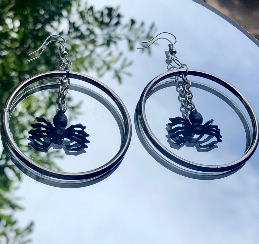 Hanging Spider in Ring Earrings