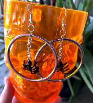 Hanging Spider in Ring Earrings