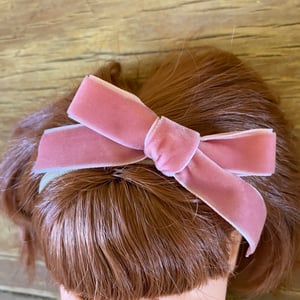 Image of Velvet hair bow to suit 32 and 38cm Miniland dolls
