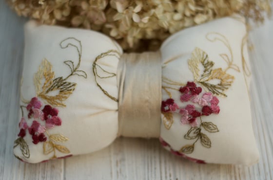 Image of Bow pillow embroidery tulle set