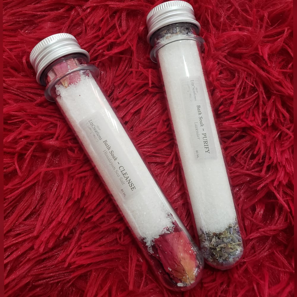 Bath Soak Salts With Dried Botanicals