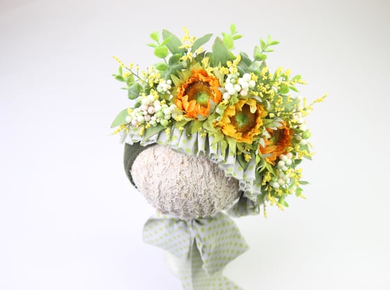 Image of Sitter Sunflower Bonnet