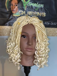 Queen Aurora 