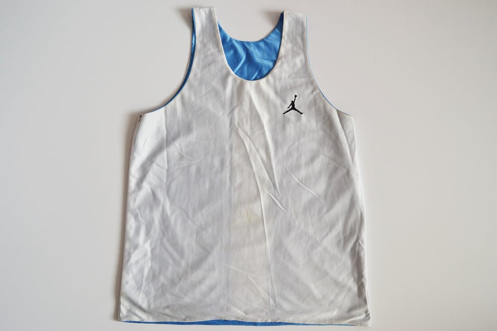 Image of Vintage 1996 Nike Air Jordan XI Columbia Reversible Dazzle Jersey Sz.M