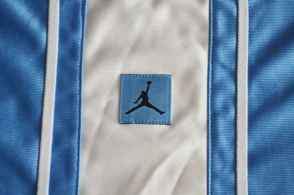 Image of Vintage 1996 Nike Air Jordan XI Columbia Reversible Dazzle Jersey Sz.M