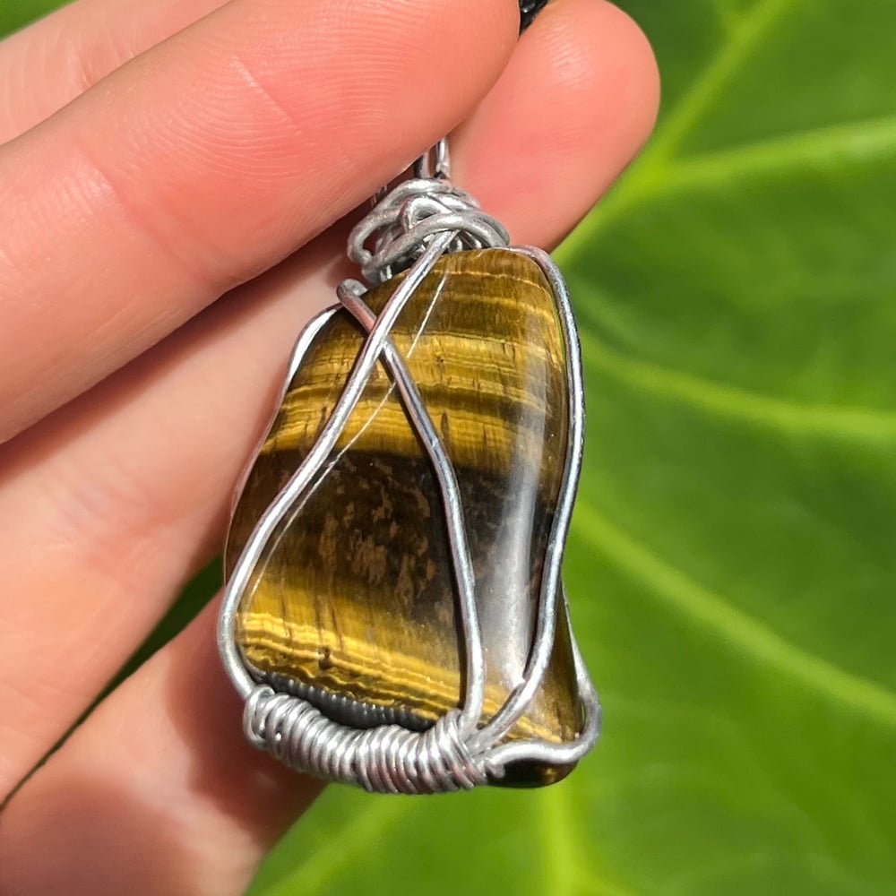 Image of tiger’s eye pendant