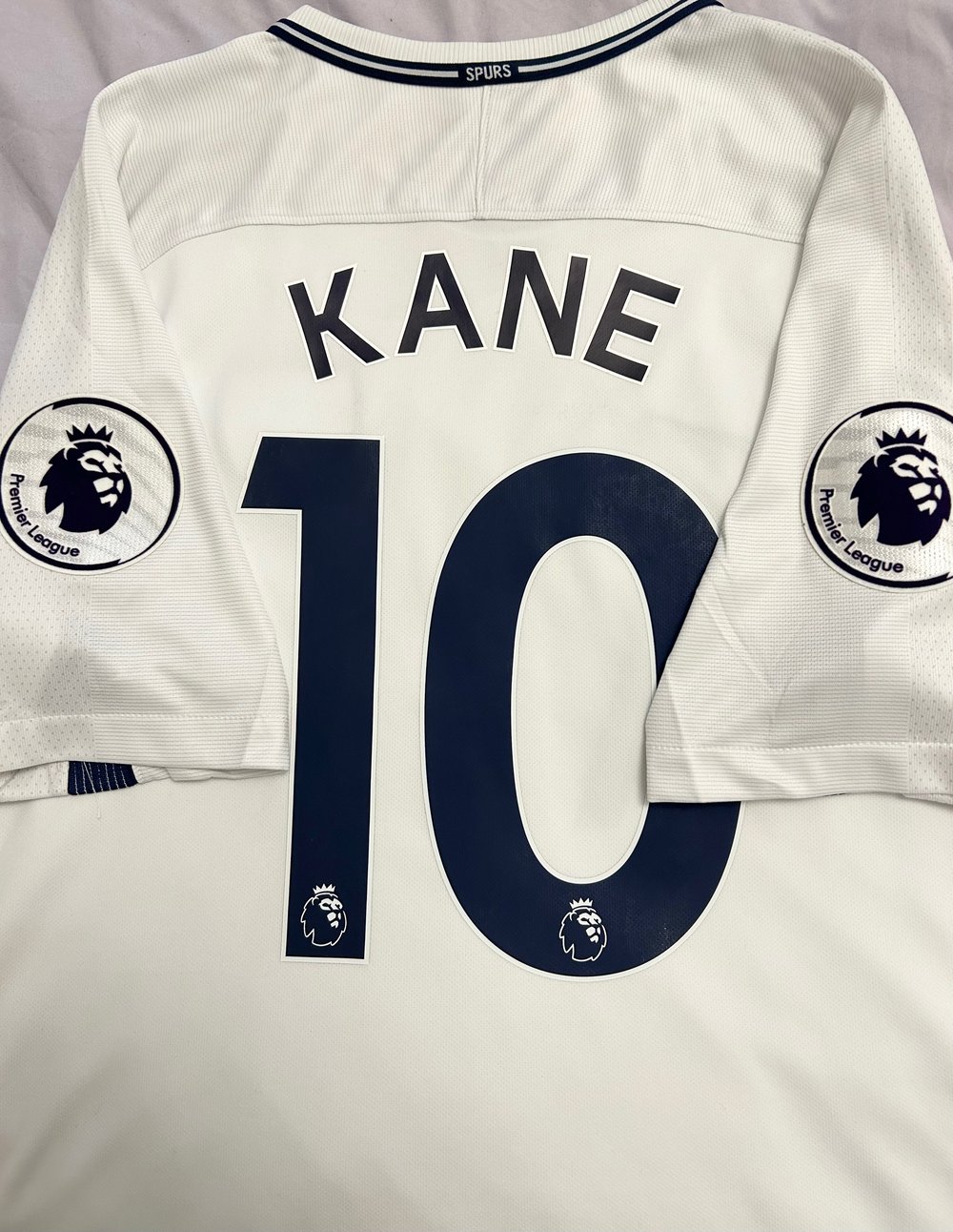 Image of Tottenham Hotspur “KANE 10” 2017/18 Home Shirt + PL patches, L