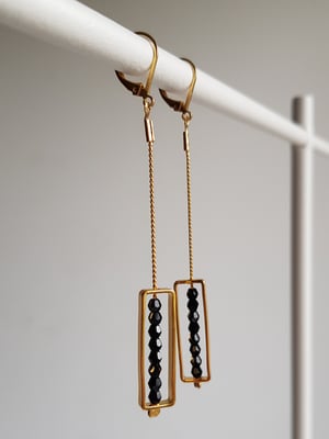 Image of Ana. Pendientes largos con cristales de Swarovski.