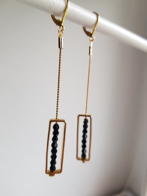 Image of Ana. Pendientes largos con cristales de Swarovski.