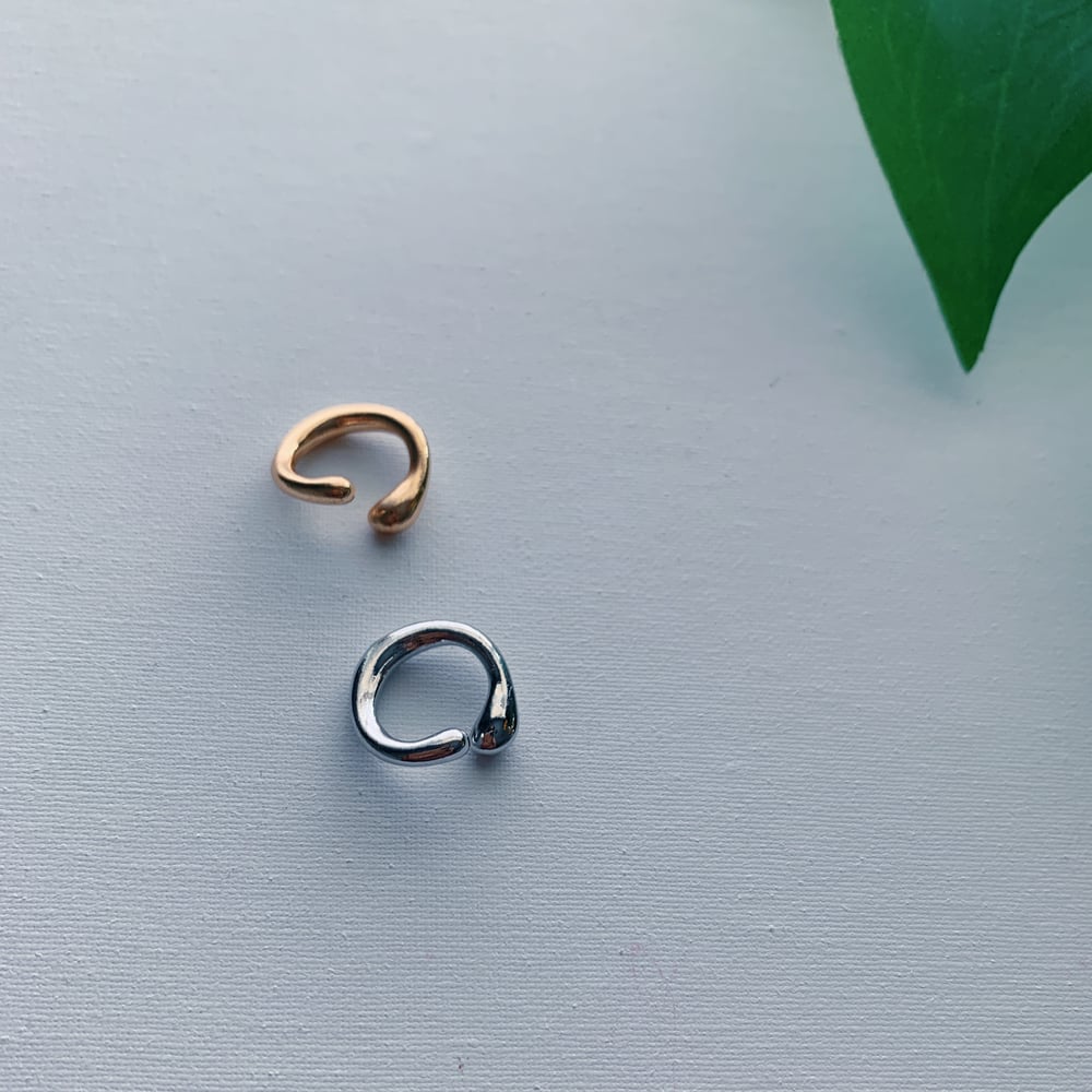 Image of CONNI • Ear cuff