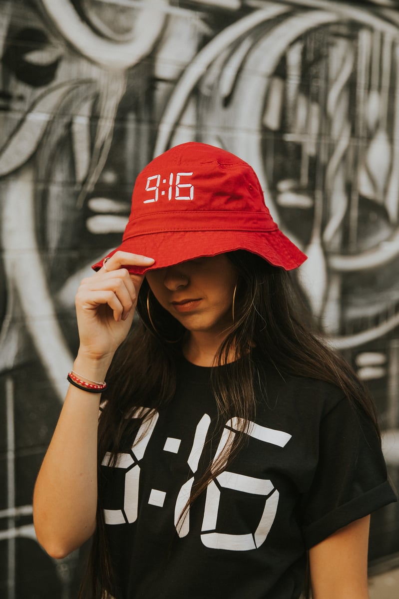 9:16 BUCKET HAT (RED) | yunghippy