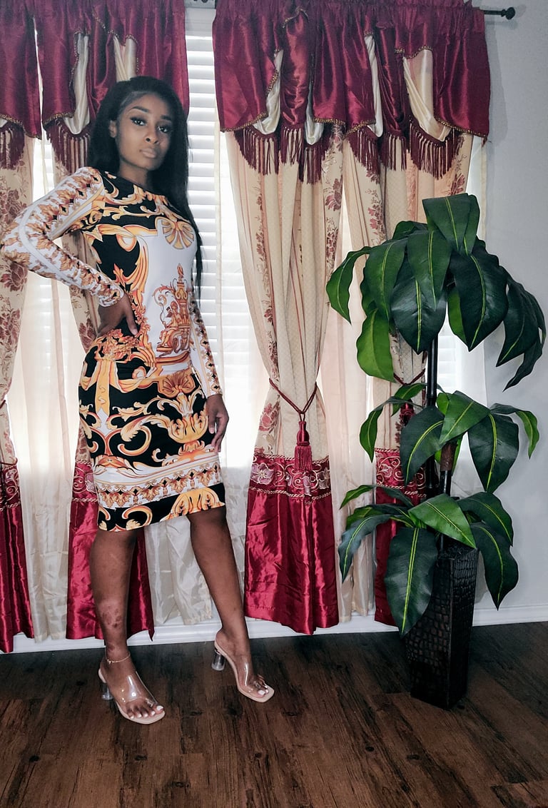 Long-Sleeve Vintage Fitted Dress Image 2