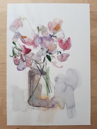 Image 2 of Vase of sweet peas