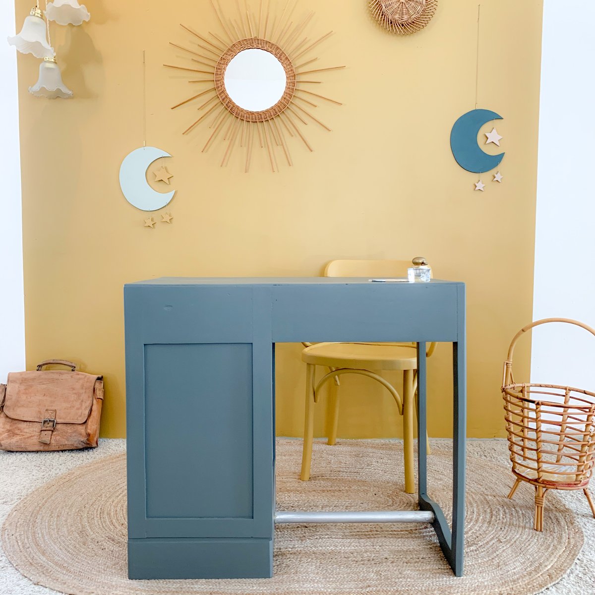 Image of VENDU/SOLD OUT Bureau Kids Laurier School