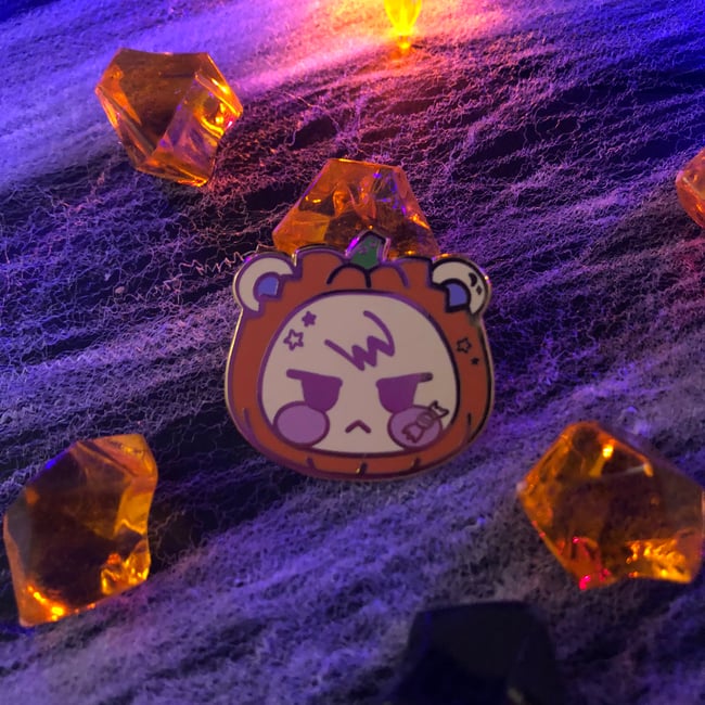 ✨Spooky Boi Pin✨ 
