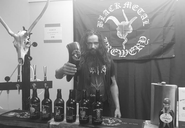 Image of Drinking Horn : 1 to 1.5 L volume (~ 2 to 3 pints), hand crafted and engraved