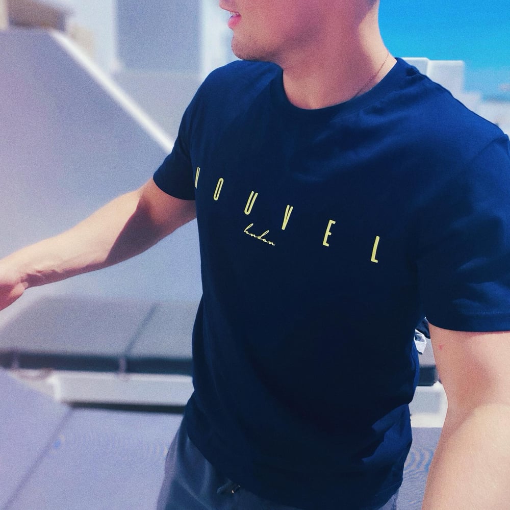 Image of SCRIPT TEE NAVY/YELLOW