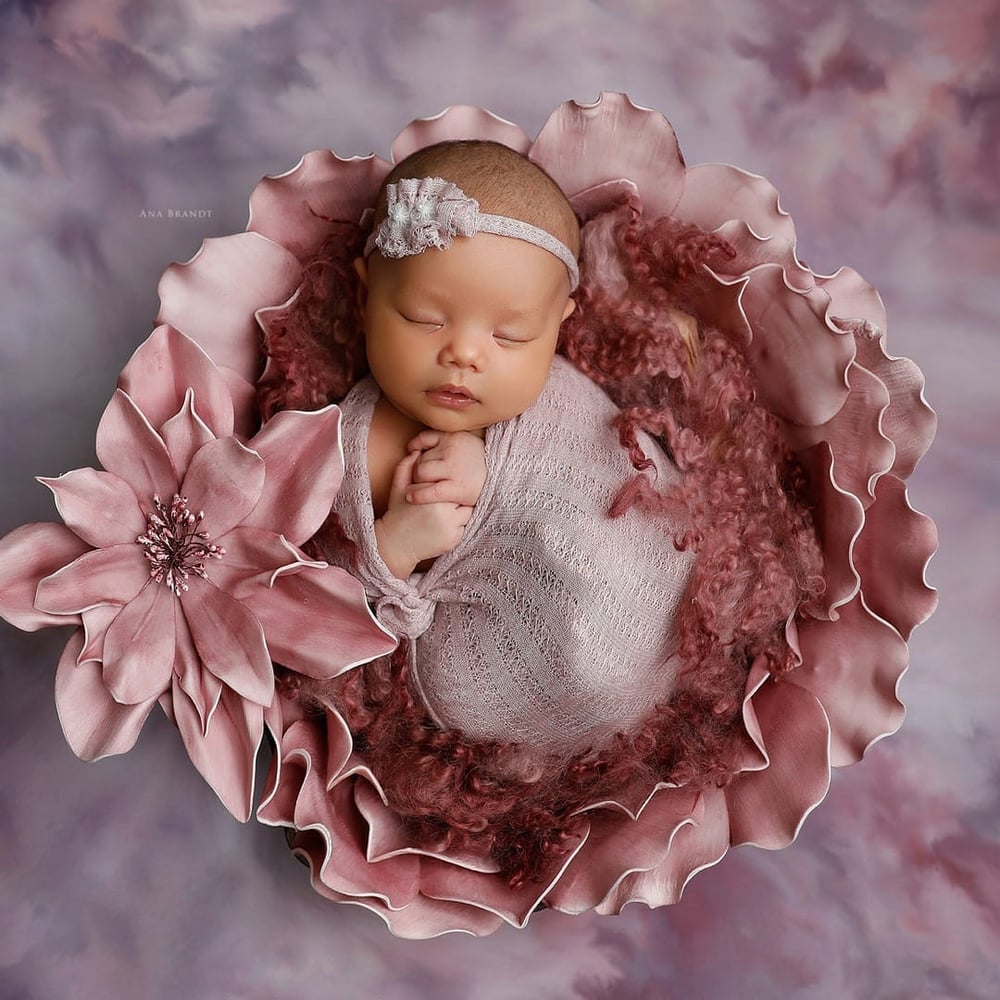 Image of Round Curly Blanket - Mauve color
