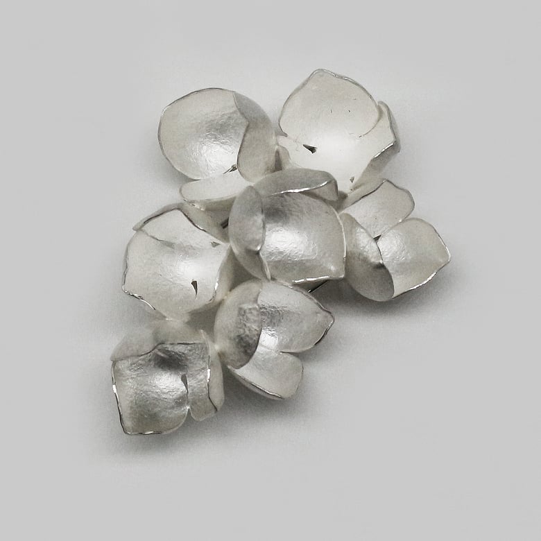 Image of balloon flower brooch