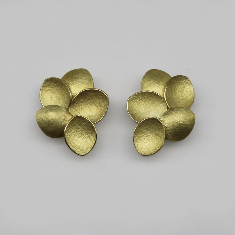 Image of petal gold earrings 5 elements