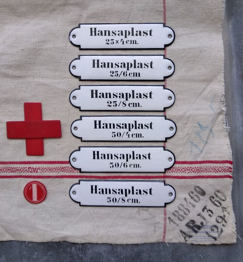 Image of Ancienne plaque émaillée bombée numérotée. HANSAPLAST Pharmacie Années 1920.
