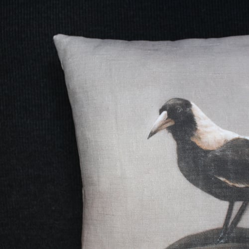 Image of Linen Magpie on Hat Cushion