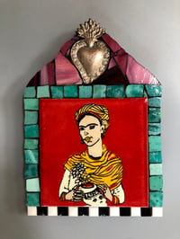 Frida shrine maroon top