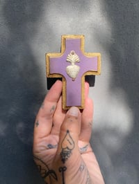 Image 2 of Cruz del corazón (amulet)